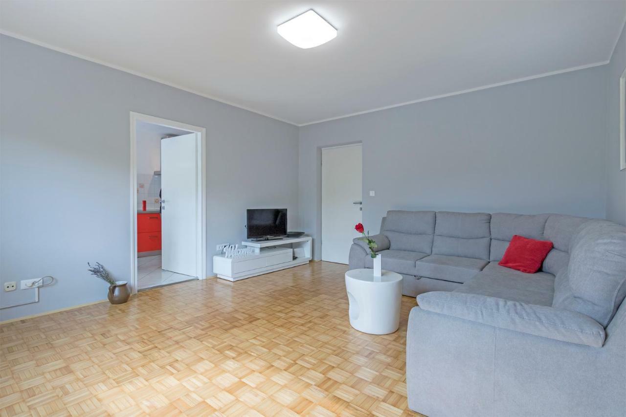 Colosseum Apartment พูลา ภายนอก รูปภาพ