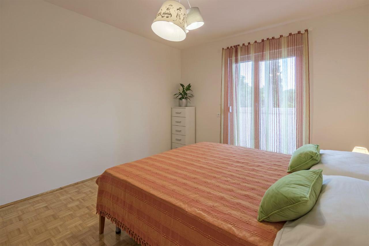 Colosseum Apartment พูลา ภายนอก รูปภาพ
