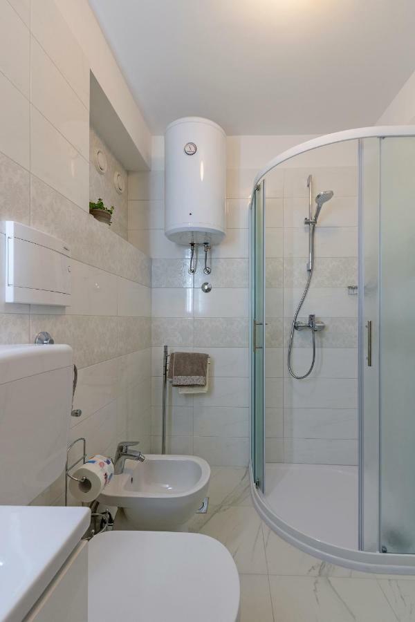 Colosseum Apartment พูลา ภายนอก รูปภาพ